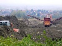 Tereprendezés közbeni bontási hulladék darálása